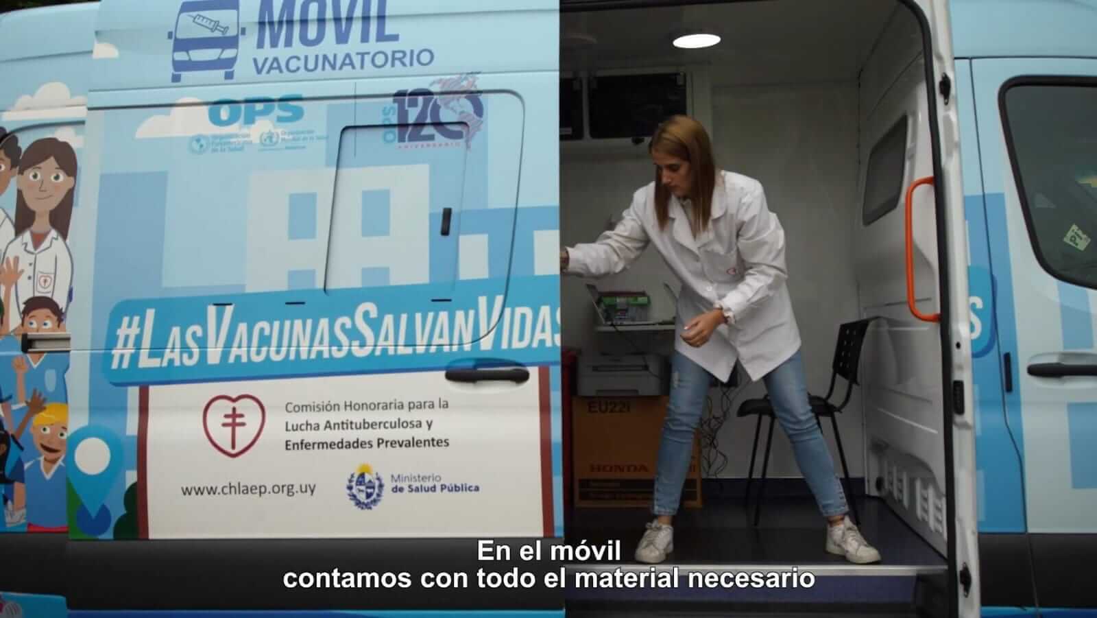 Vacunadora Sabrina Ezeiza, abriendo el vacunatorio móvil de la CHLAEP